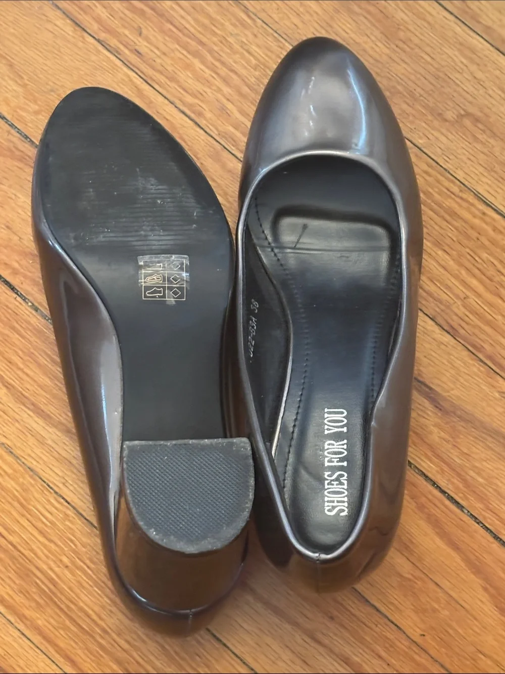 Women's Classic Patent Round-Toe Pumps - Black
